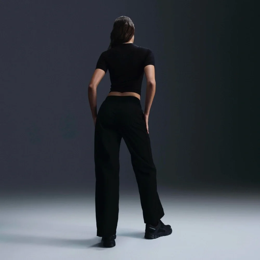 Nike women’s windbreaker high-waisted pants - Picture 5 of 7